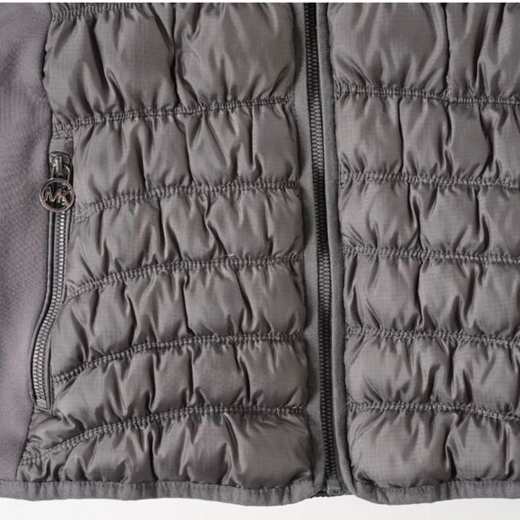 Michael Kors Women's Puffer Vest
Full Zip Up Lightweight - Picture 4 of 11